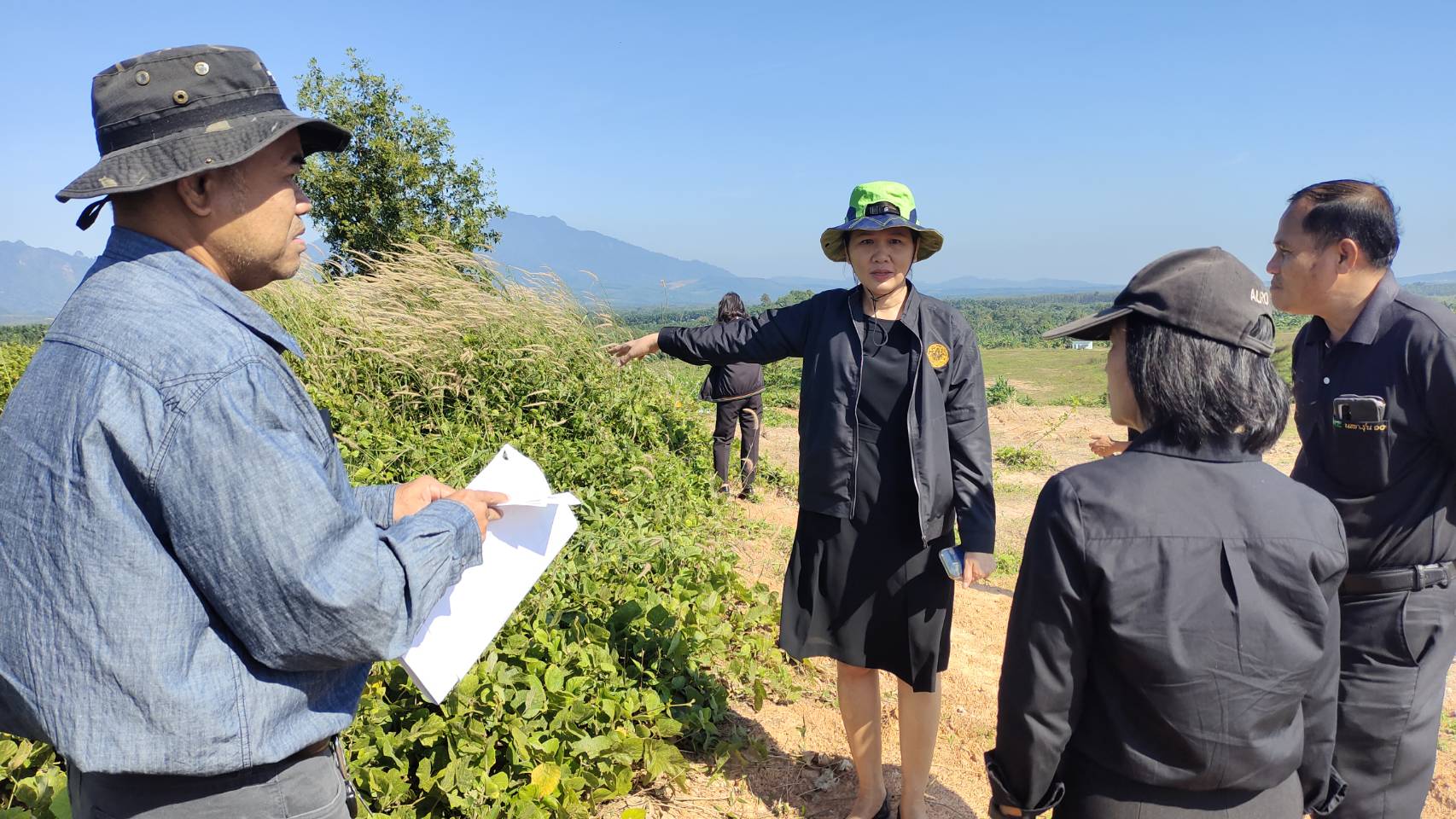 title - ปทจ.กระบี่ พร้อมเจ้าหน้าที่ที่เกี่ยวข้องลงพื้นที่ติดตามความก้าวหน้าการดำเนินงานโครงสร้างพื้นฐานในพื้นที่ คทช.แปลงตำบลกระบี่น้อย